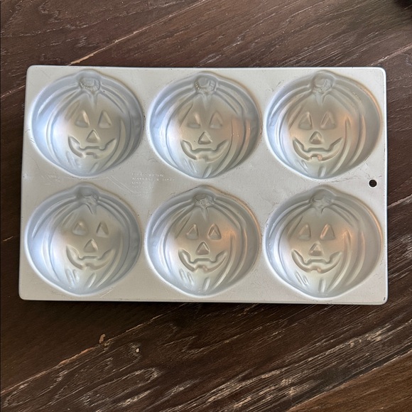 Wilton Other - Wilton Metallic Pumpkin Cakelet Pan